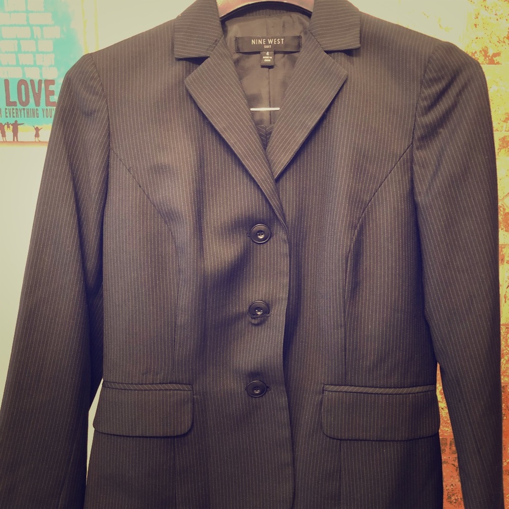 Black pinstripe Nine West women size 4 suite